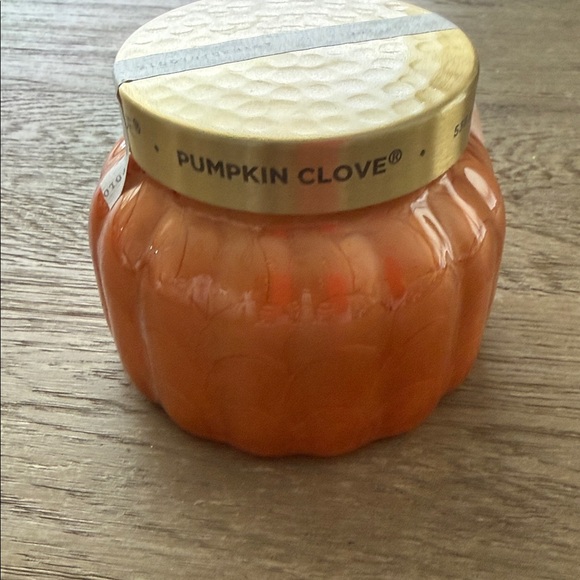 NEW NWT Anthropologie Capri Pumpkin Clove candle 19 oz